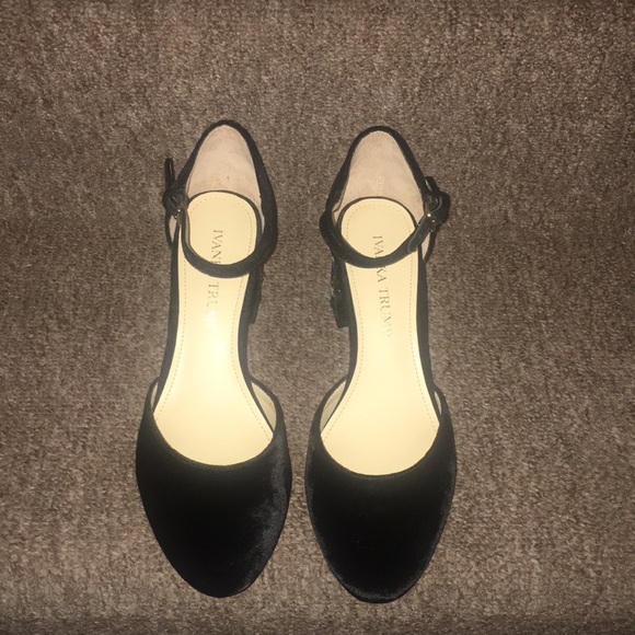 🌸NWT Ivanka Trump Velvet Floral Heels